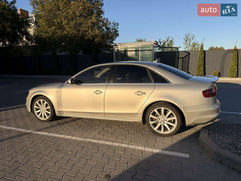 Седан Audi A4 2013 в Калиновке