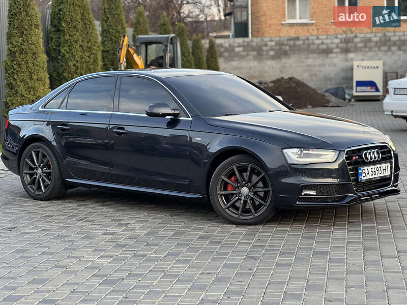 Седан Audi A4 2014 в Кропивницком