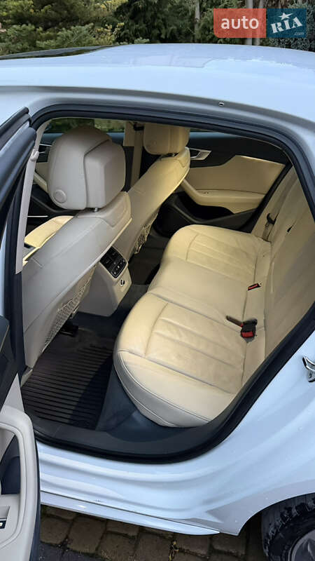 Седан Audi A4 2016 в Львові