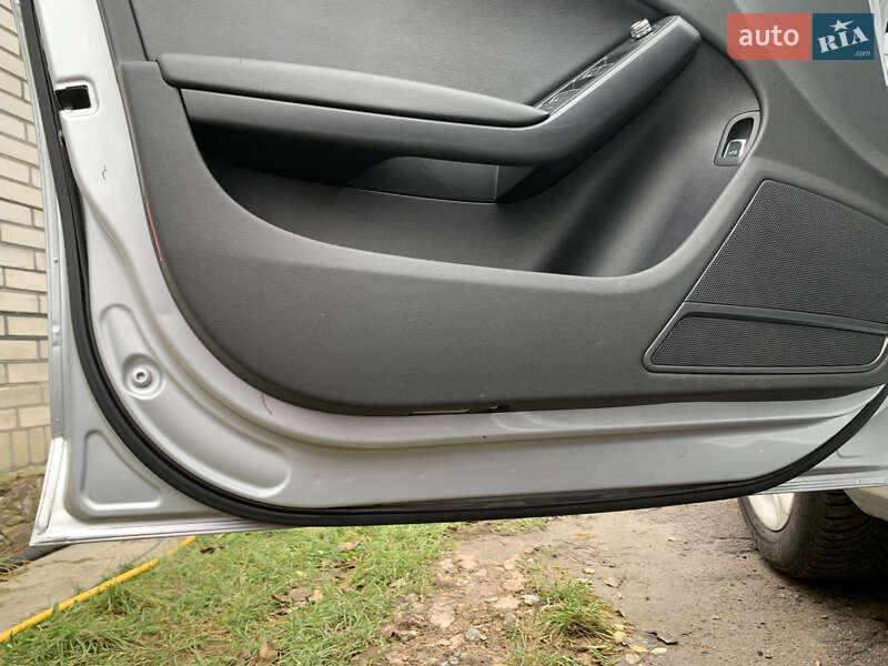 Седан Audi A4 2013 в Коростене