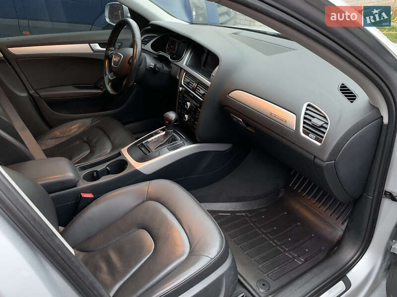 Седан Audi A4 2013 в Коростене
