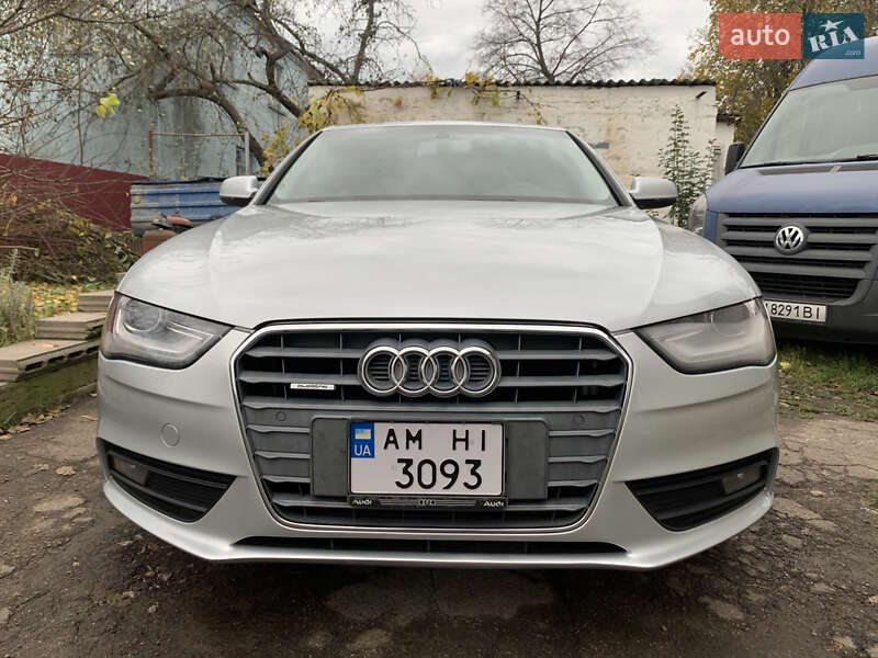 Седан Audi A4 2013 в Коростене