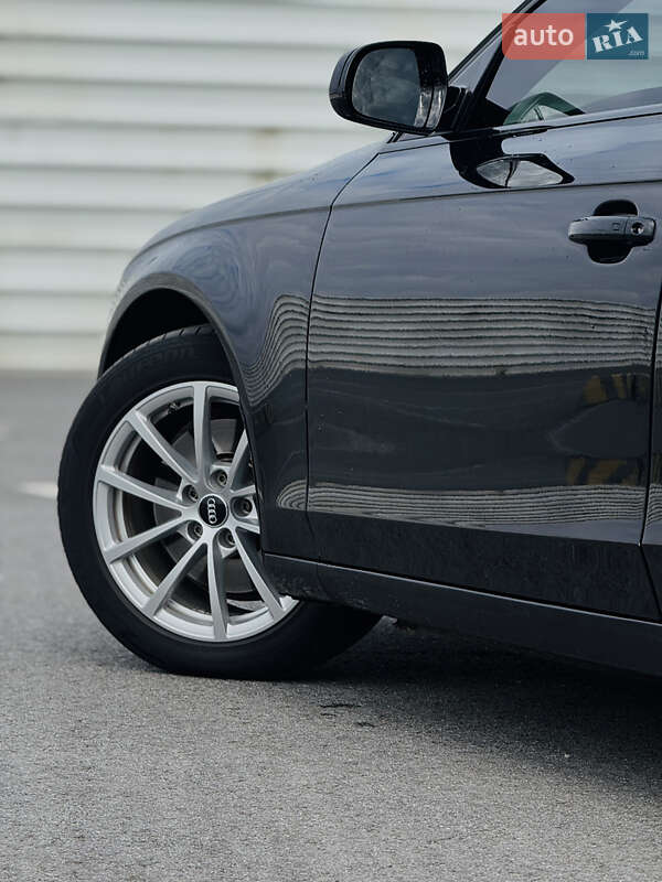 Седан Audi A4 2013 в Львове