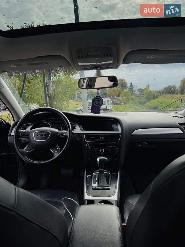 Седан Audi A4 2013 в Львове