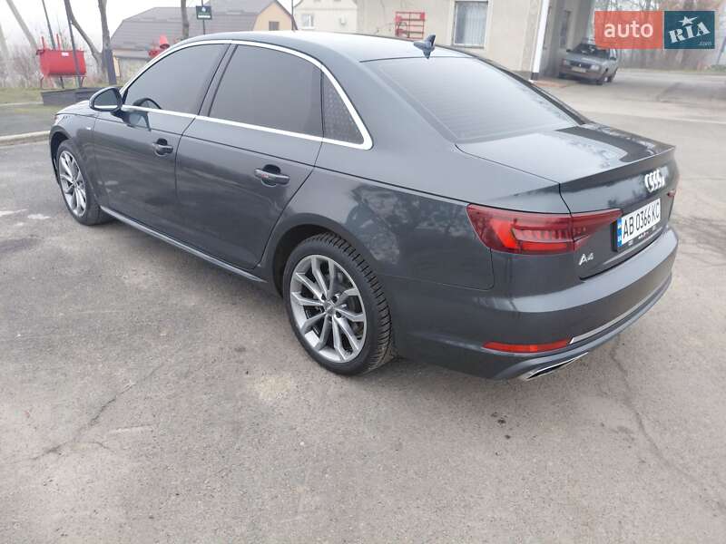 Седан Audi A4 2019 в Шпикові