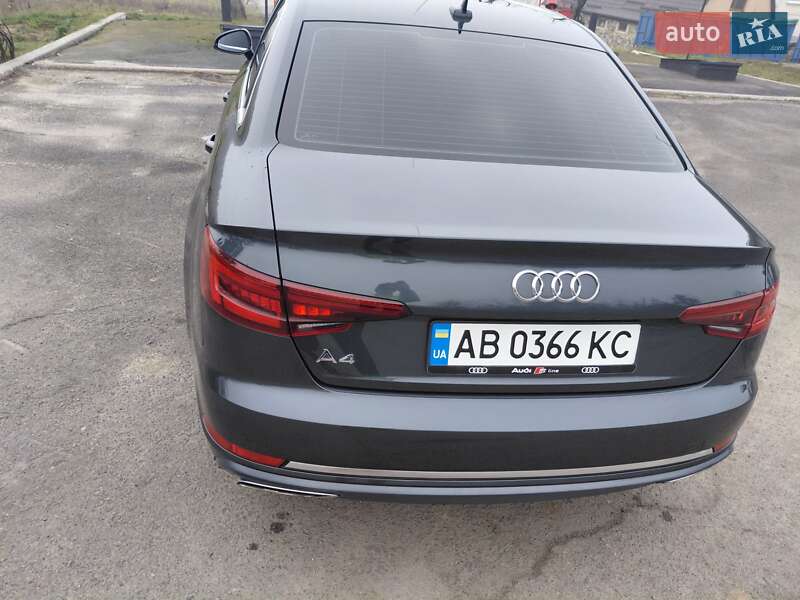Седан Audi A4 2019 в Шпикові