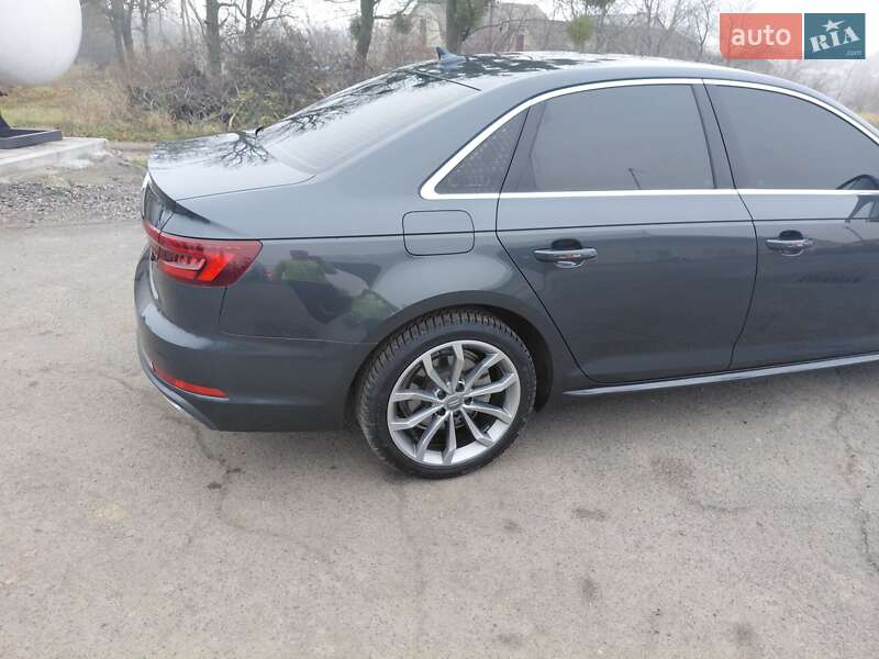 Седан Audi A4 2019 в Шпикові
