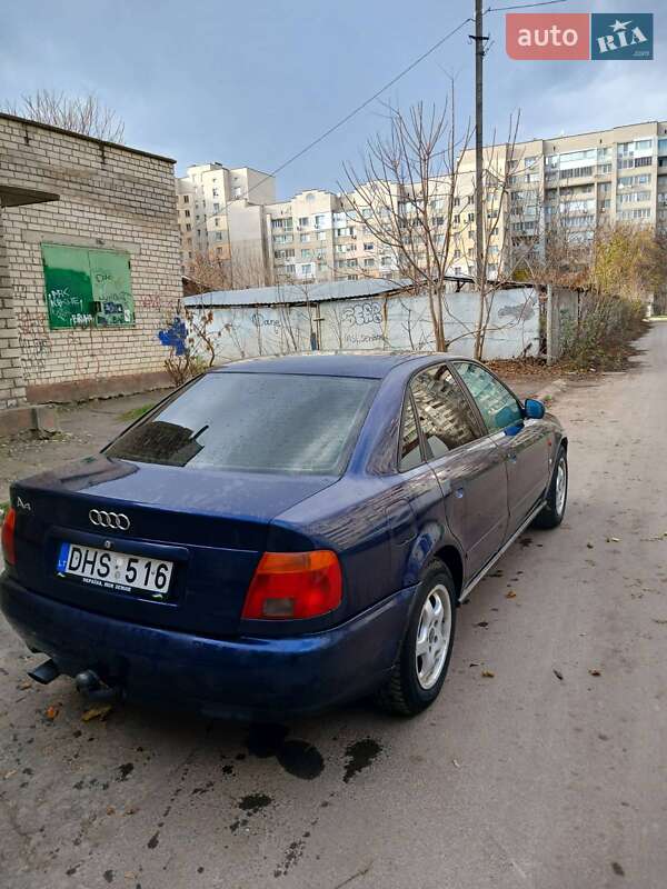Седан Audi A4 1998 в Херсоне