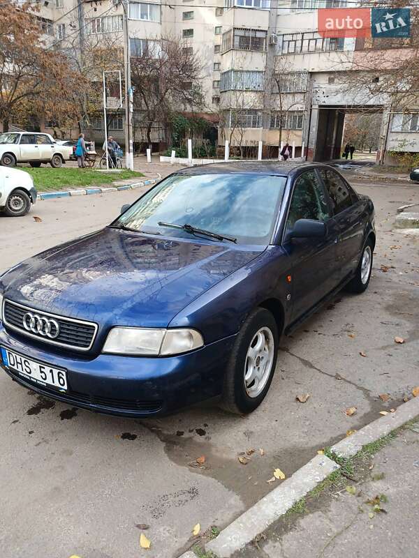 Седан Audi A4 1998 в Херсоне