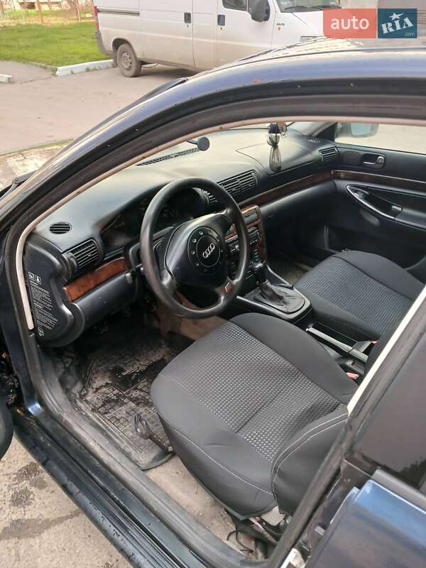Седан Audi A4 1998 в Херсоне