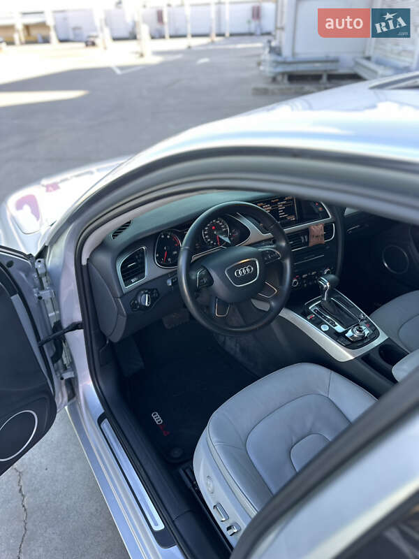 Седан Audi A4 2013 в Киеве
