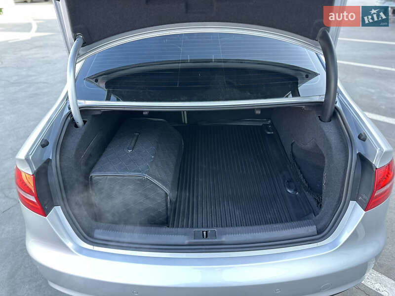 Седан Audi A4 2013 в Киеве