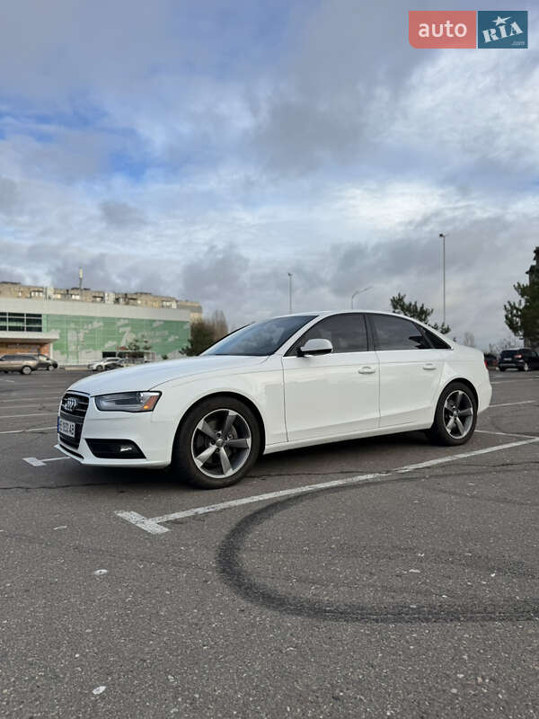Седан Audi A4 2013 в Николаеве