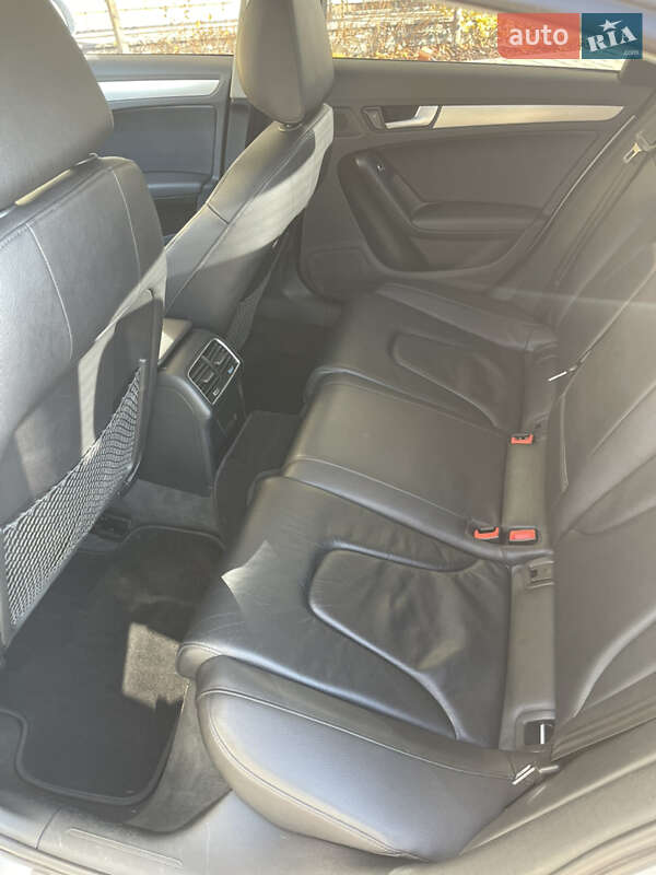 Седан Audi A4 2014 в Киеве