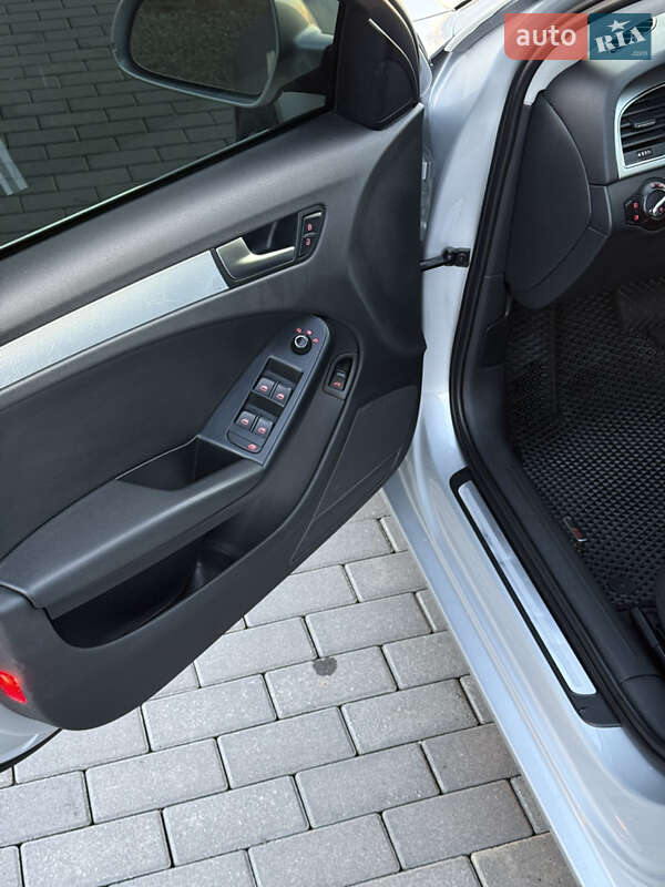 Седан Audi A4 2010 в Чернівцях