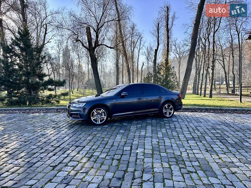 Седан Audi A4 2018 в Киеве