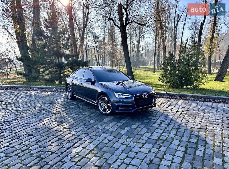 Седан Audi A4 2018 в Киеве