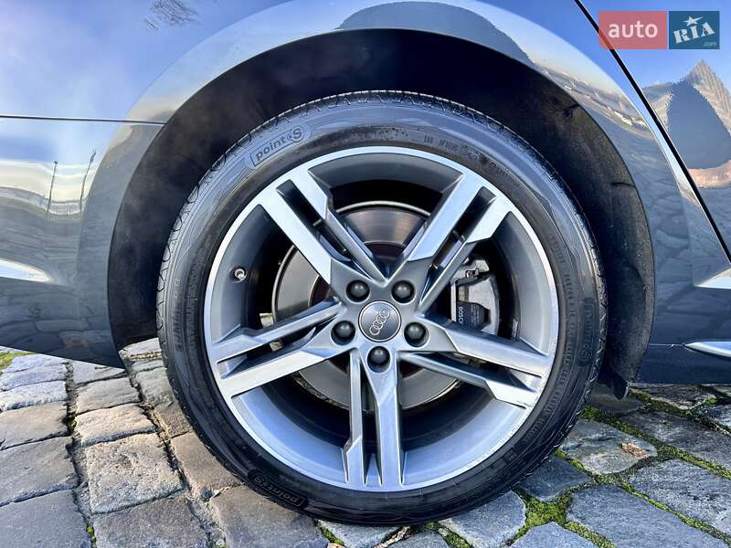 Седан Audi A4 2018 в Киеве