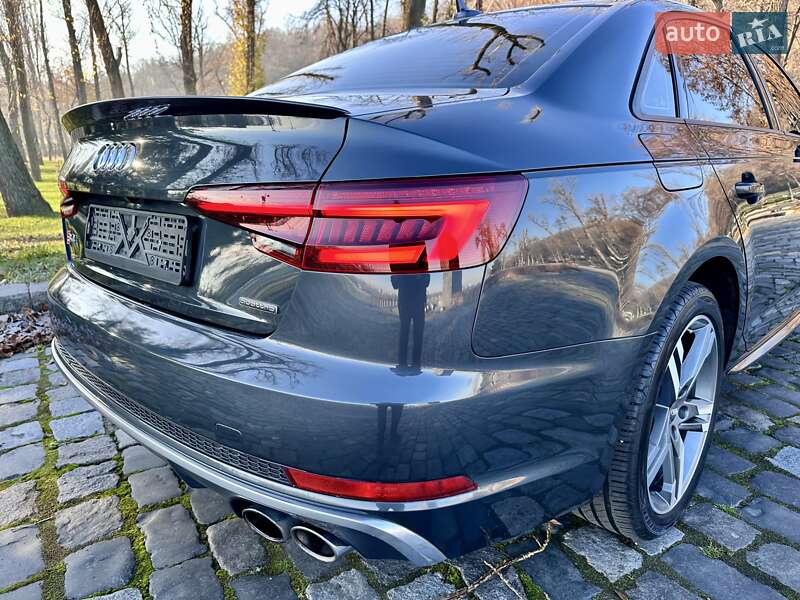 Седан Audi A4 2018 в Киеве