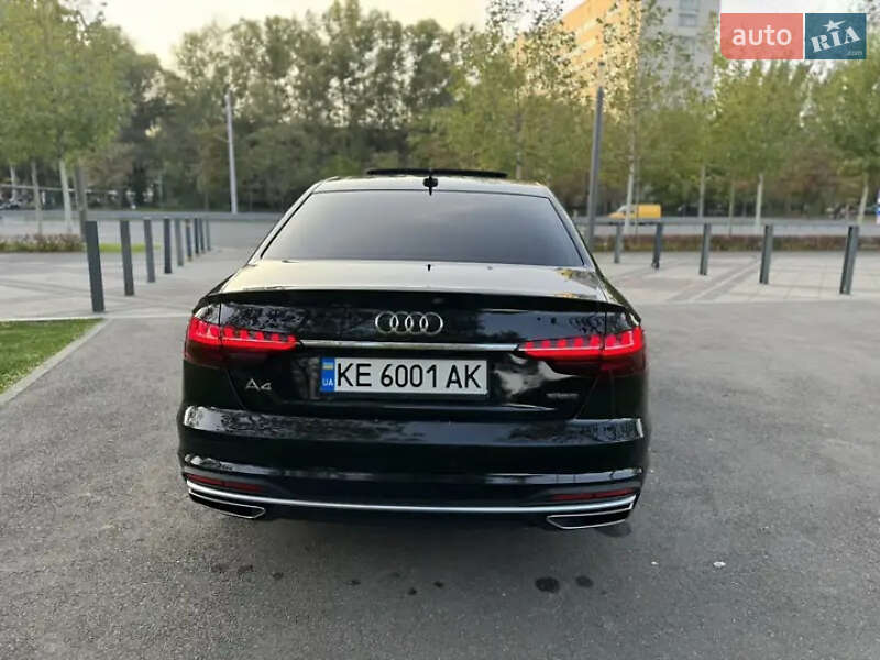 Седан Audi A4 2022 в Львові