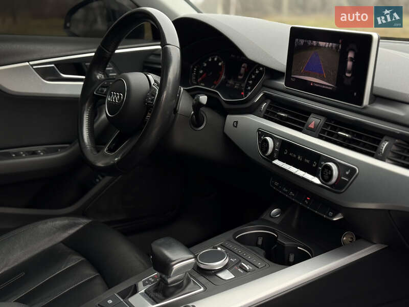 Седан Audi A4 2016 в Ивано-Франковске