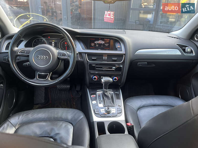 Седан Audi A4 2015 в Львові