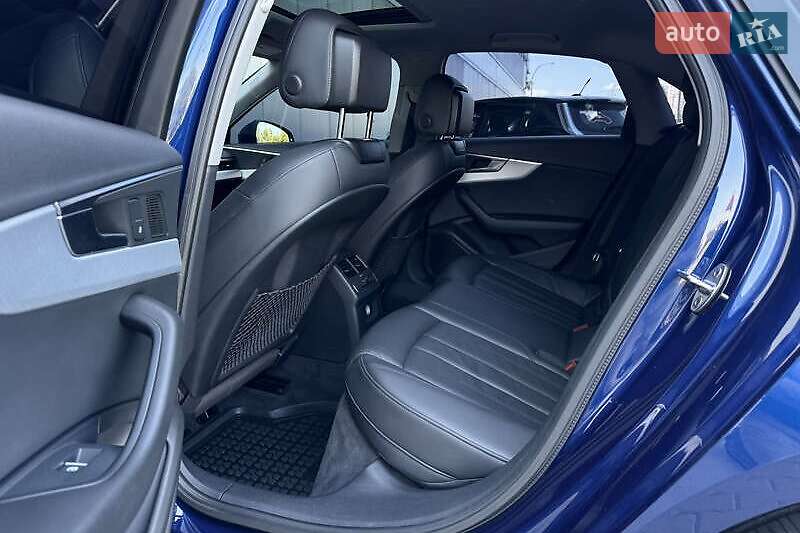Седан Audi A4 2017 в Львове