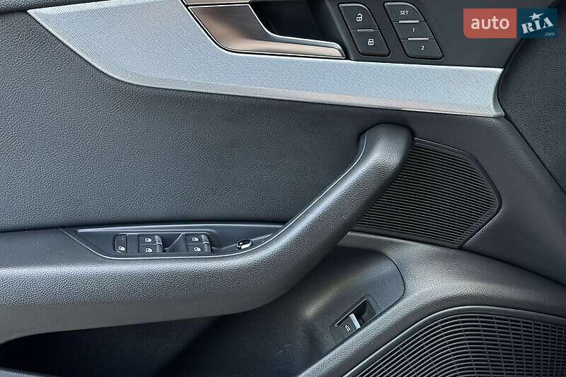 Седан Audi A4 2017 в Львове