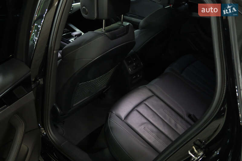 Седан Audi A4 2022 в Киеве