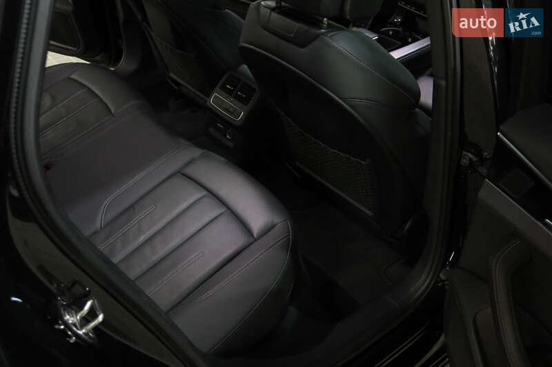 Седан Audi A4 2022 в Киеве