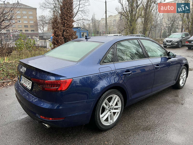 Седан Audi A4 2016 в Киеве