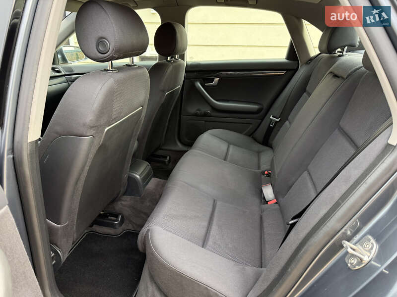 Седан Audi A4 2004 в Могилев-Подольске