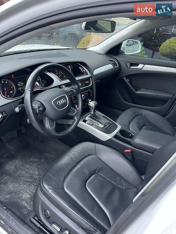 Седан Audi A4 2015 в Львові