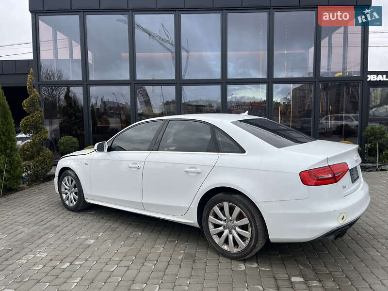 Седан Audi A4 2015 в Львові