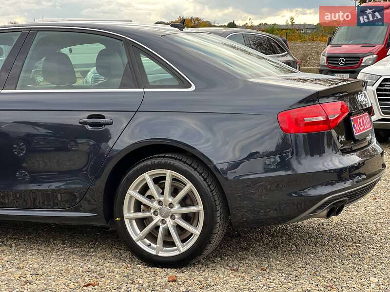Седан Audi A4 2015 в Стрию