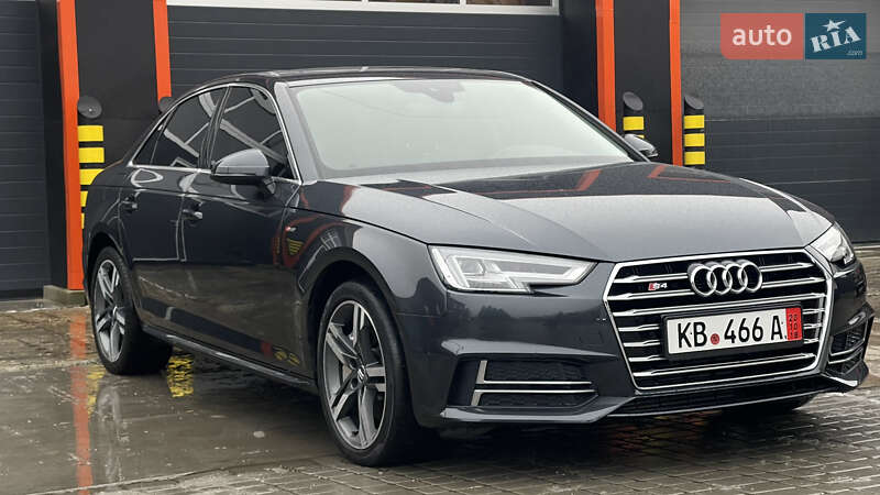 Седан Audi A4 2016 в Львове
