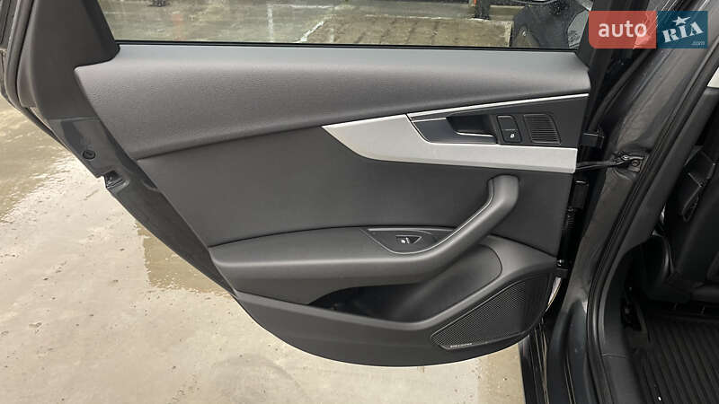 Седан Audi A4 2016 в Львове