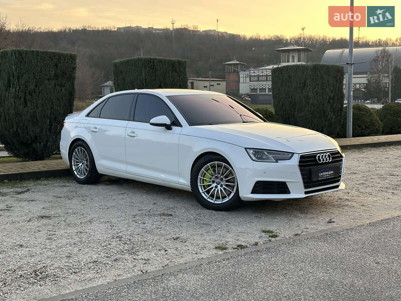 Седан Audi A4 2016 в Дніпрі