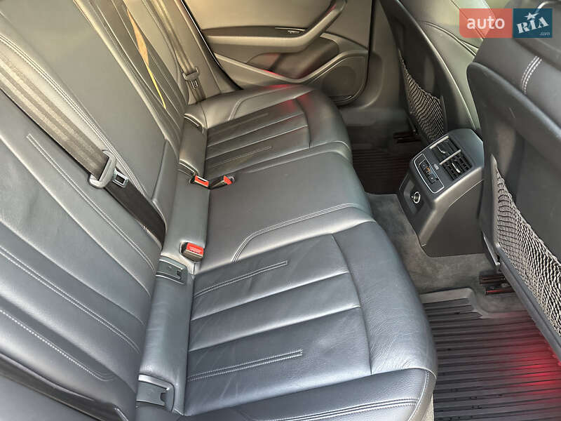 Седан Audi A4 2016 в Дніпрі