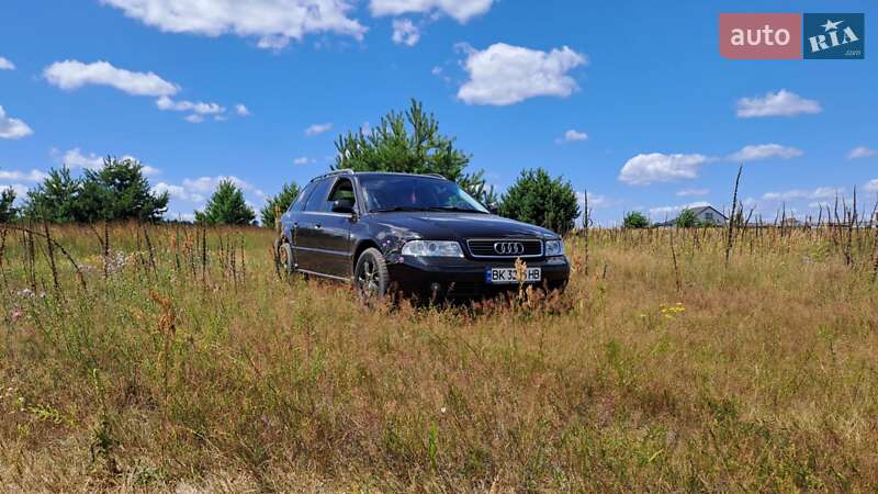 Універсал Audi A4 2000 в Вараші