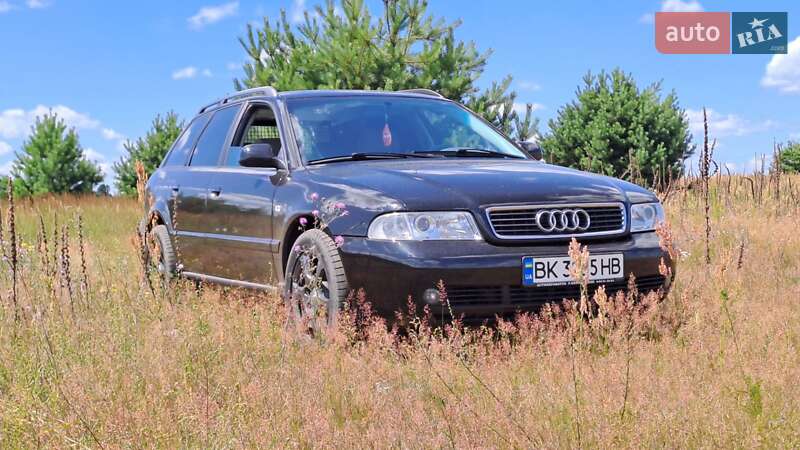 Універсал Audi A4 2000 в Вараші