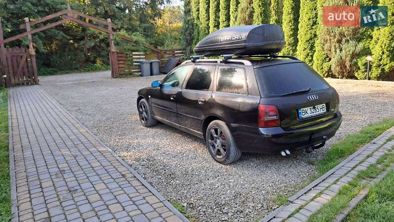 Універсал Audi A4 2000 в Вараші