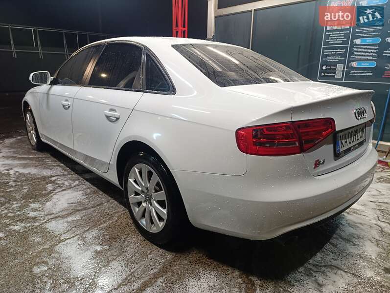Седан Audi A4 2013 в Києві