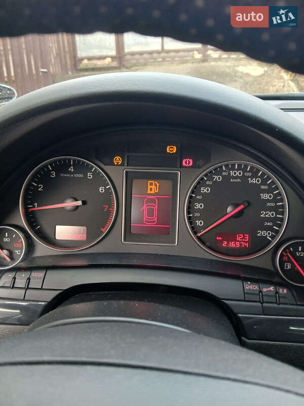 Седан Audi A4 2003 в Тлумачі