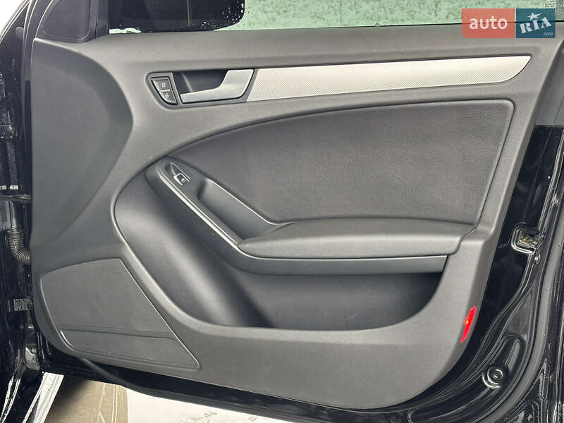 Седан Audi A4 2014 в Львове