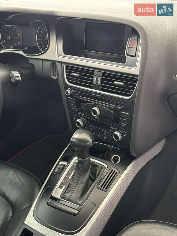 Седан Audi A4 2014 в Львове