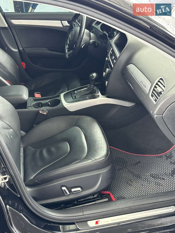 Седан Audi A4 2014 в Львове