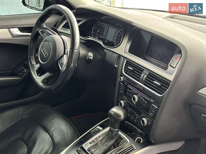 Седан Audi A4 2014 в Львове