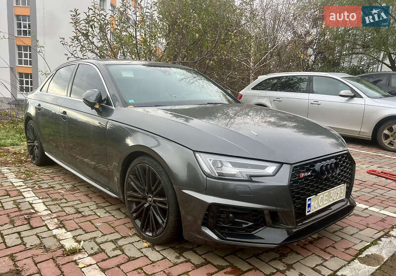 Седан Audi A4 2017 в Ужгороде