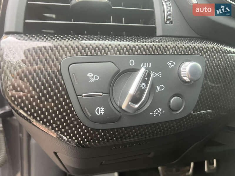 Седан Audi A4 2017 в Ужгороде